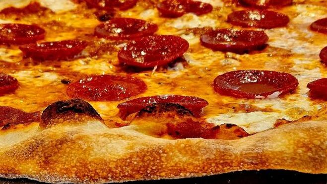 close-up photo of pepperoni pizza